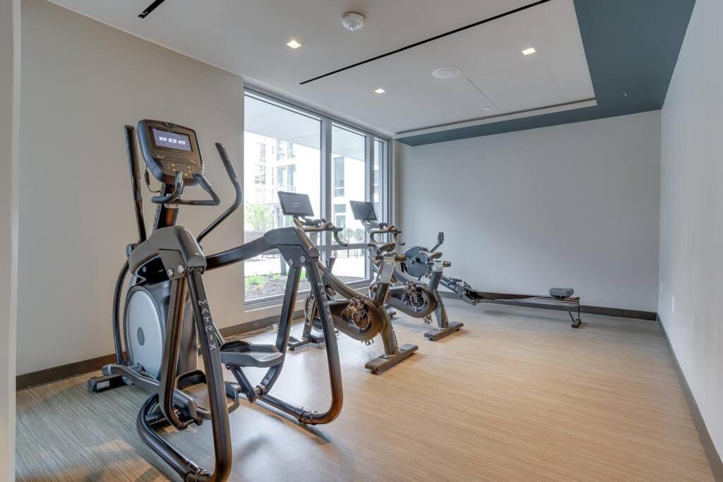 Stylish Condo At Clarendon With Rooftop Views Arlington Exterior photo
