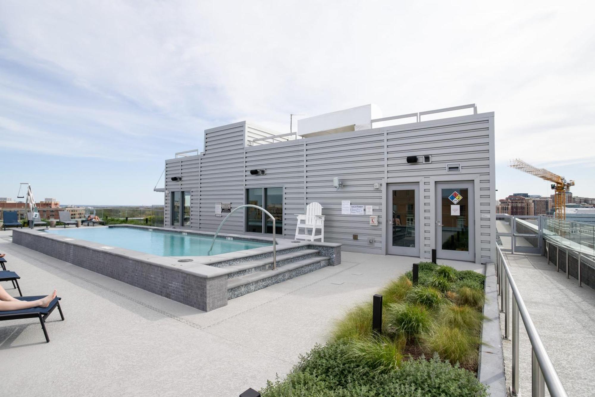 Stylish Condo At Clarendon With Rooftop Views Arlington Exterior photo