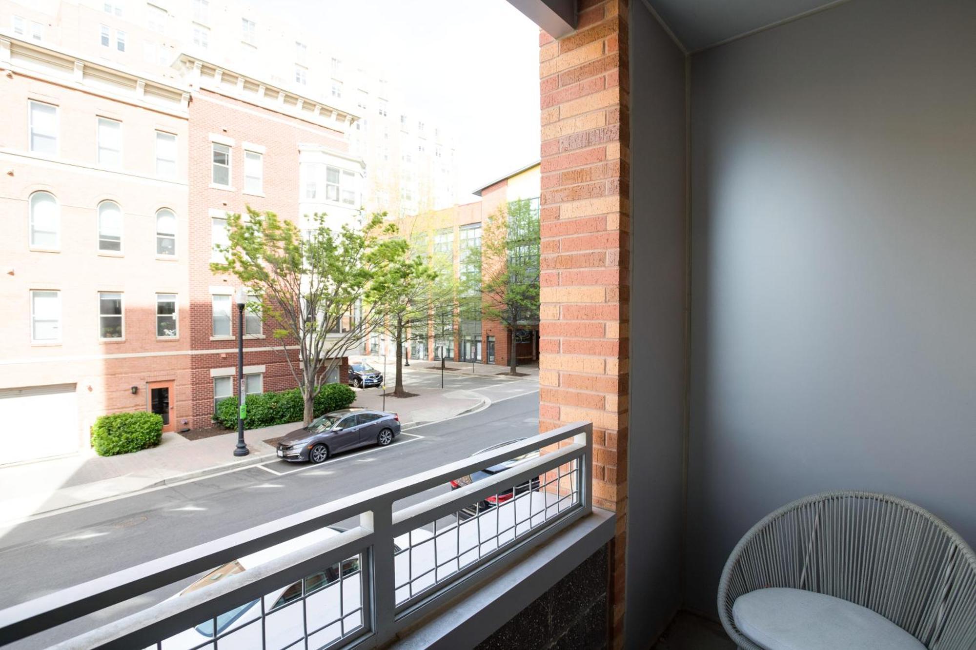 Stylish Condo At Clarendon With Rooftop Views Arlington Exterior photo