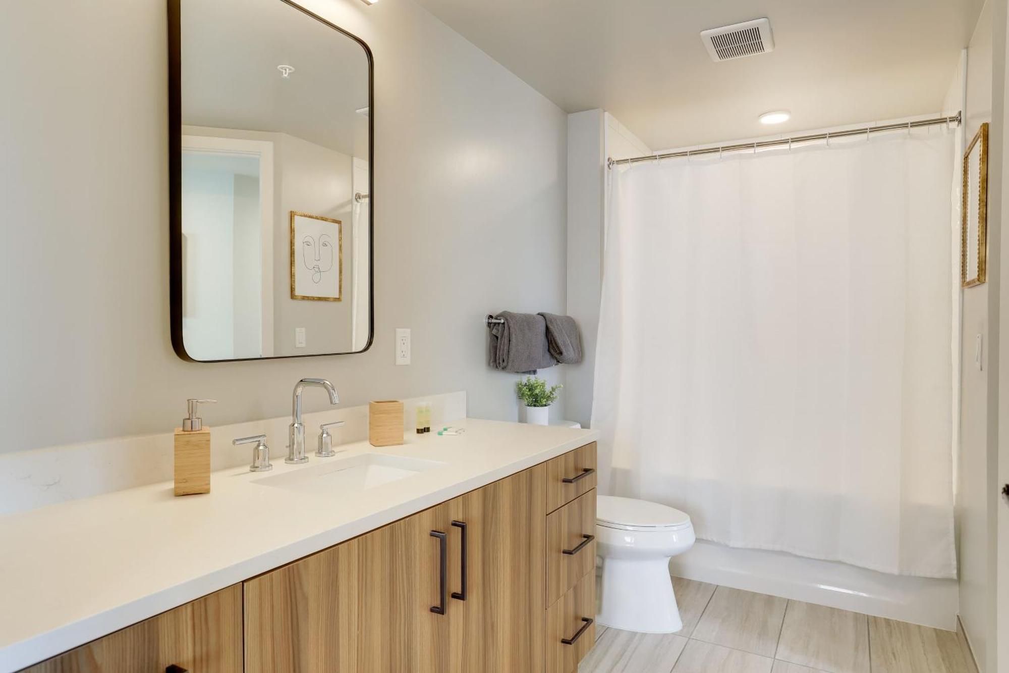 Stylish Condo At Clarendon With Rooftop Views Arlington Exterior photo