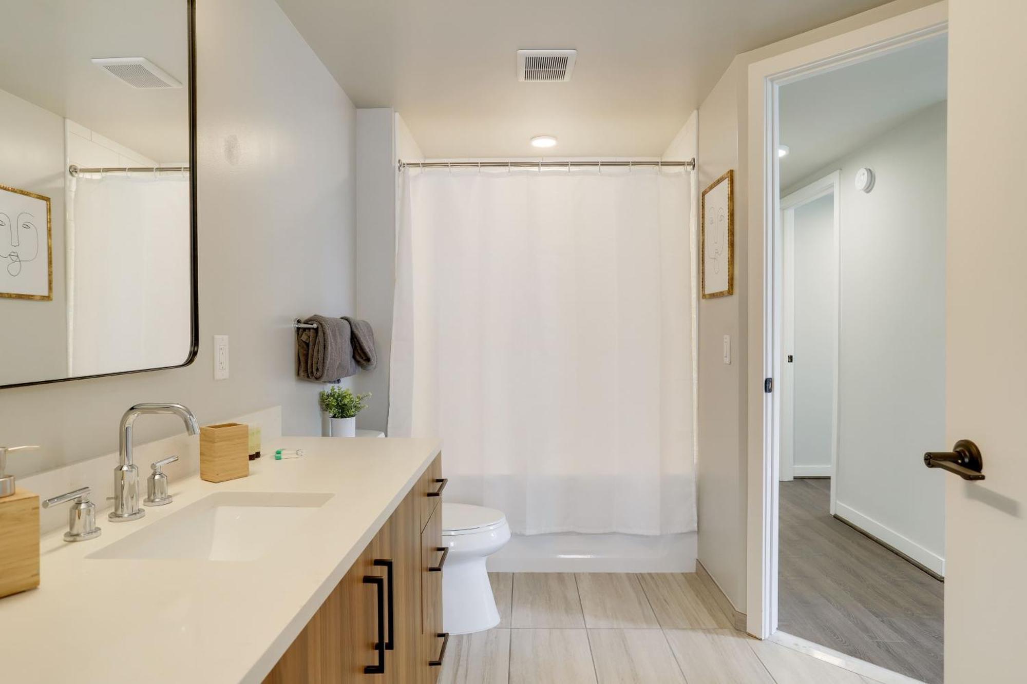 Stylish Condo At Clarendon With Rooftop Views Arlington Exterior photo